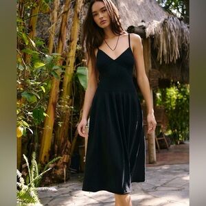 NWT Free People / Tula Sweater Midi in black / Sold Out